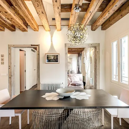 Stunning Venetian By Biennale Gardens * Veneza